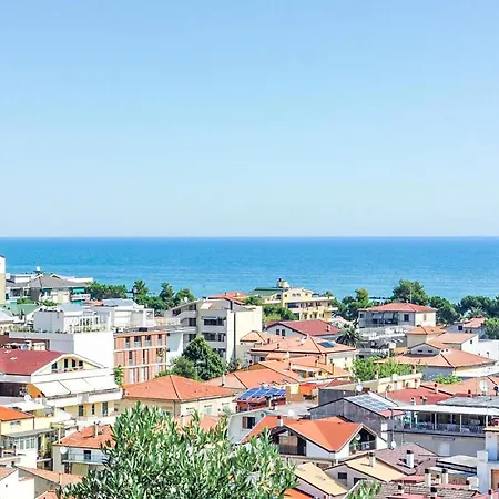 5 Bedroom Lovely In Casa de Férias Roseto Degli Abruzzi