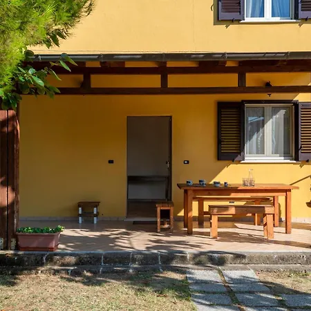 Nyaraló Lovely In *