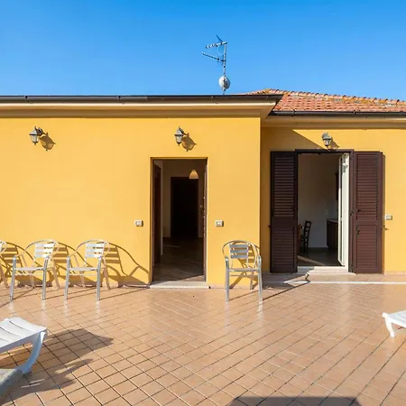 5 Bedroom Lovely In Casa de Férias