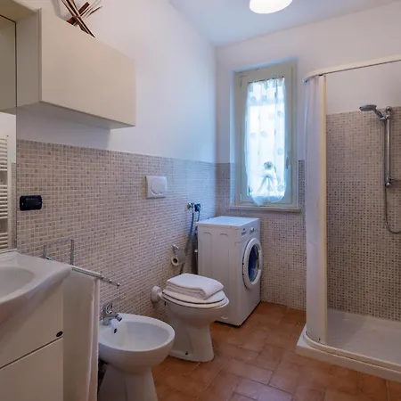5 Bedroom Lovely In