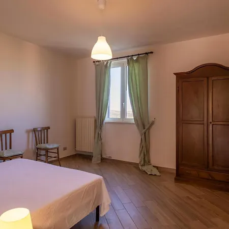 5 Bedroom Lovely In Casa de Férias Roseto Degli Abruzzi