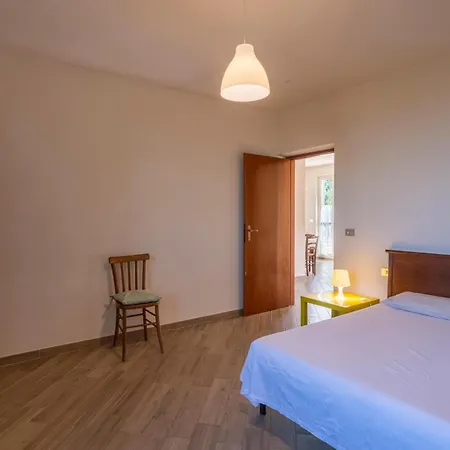 Σπίτι διακοπών 5 Bedroom Lovely In *